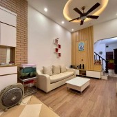 LÔ GÓC - VỪA MIẾNG HỢP LÝ - SẴN NHÀ Ở NGAY - HƯỚNG ĐÔNG NAM MÁT MẺ - CÁCH OTO ĐỖ 20M.